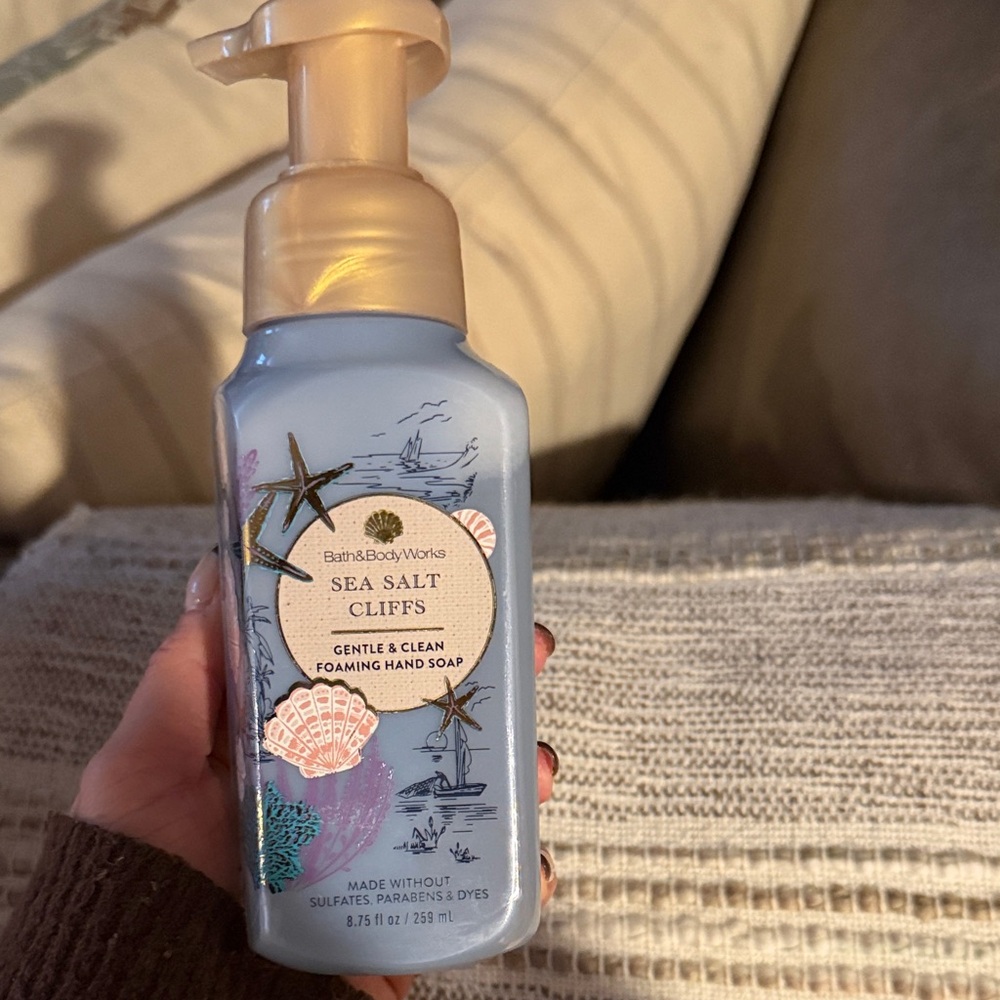 Bath & Body Works Sea Salt Cliffs Foaming Hand Soap - Blue & Gold